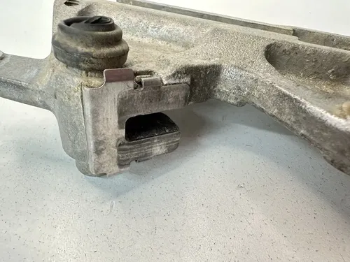 USED OEM 95 96 97 YAMAHA YZ125 YZ 125 250 YZ250 REAR BRAKE CALIPER MOUNT