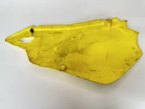USED 00-04 SUZUKI DR-Z DRZ 400 S DRZ400S YELLOW RIGHT SIDE COVER NUMBER PLATE