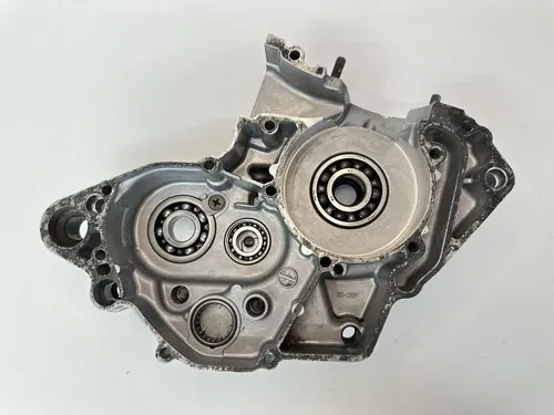 USED OEM 2001 01 SUZUKI RM 125 RM125 LEFT SIDE ENGINE MOTOR CASE CRANKCASE