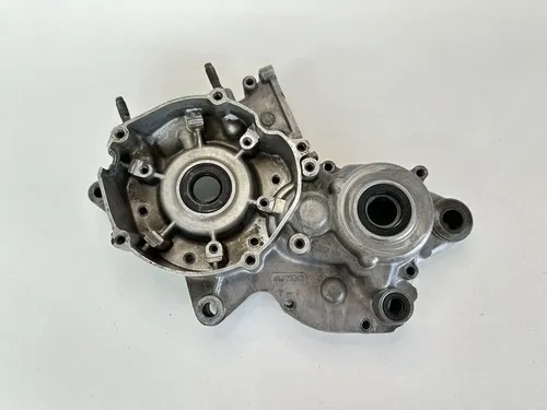 USED OEM 94 95 YAMAHA YZ125 YZ 125 ENGINE MOTOR LEFT SIDE ENGINE CASE CRANKCASE