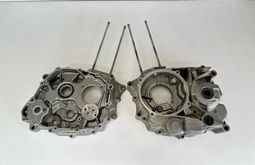 USED OEM 86 87 HONDA XR200 XR 200 XR200R LEFT & RIGHT ENGINE CASES CRANKCASE SET