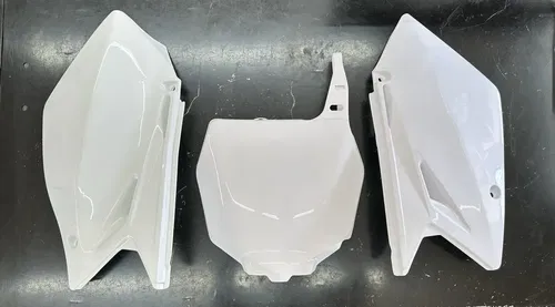 07 2007 SUZUKI RMZ450 RMZ RM-Z 450 LEFT & RIGHT SIDE PANELS & FRONT NUMBER PLATE