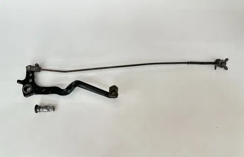 1985 85 HONDA XR250R XR 250 R / 84-85 XR200R REAR BRAKE PEDAL PIVOT SHAFT & ROD