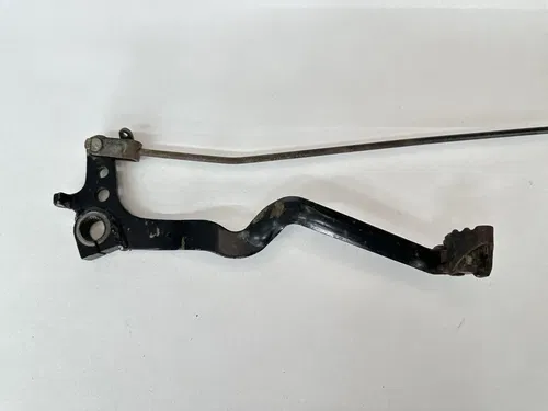 1985 85 HONDA XR250R XR 250 R / 84-85 XR200R REAR BRAKE PEDAL PIVOT SHAFT & ROD