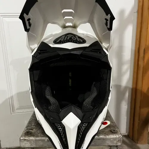 Airoh Aviator 3