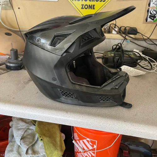 Fox Racing V3 RS Carbon Helmet - Size M
