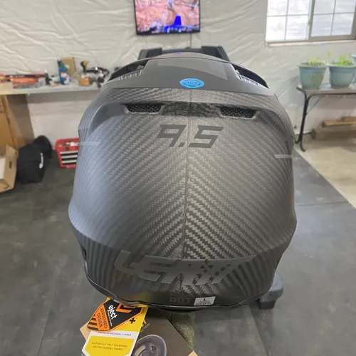 Leatt 9.5 Carbon Helmet Size Lg
