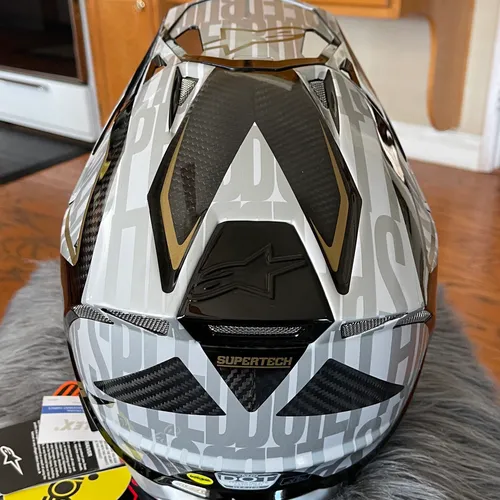 "Brand New" Alpinestars Supertech M10 Carbon Helmet - Alloy *Size XS