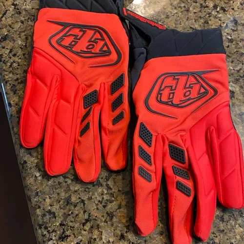 Troy lee designs revox gloves red
