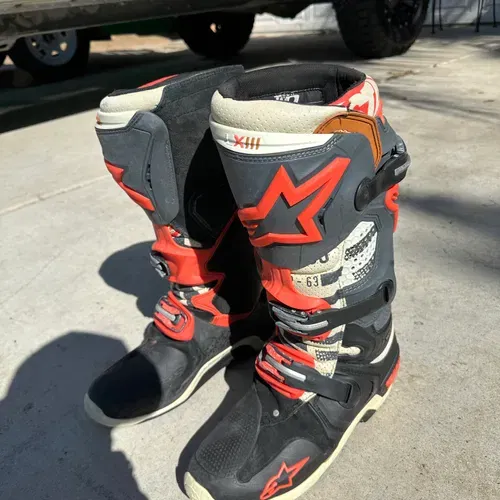 Alpinestars Tech 10's 