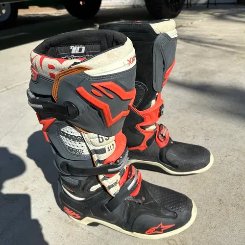 Alpinestars Tech 10's 