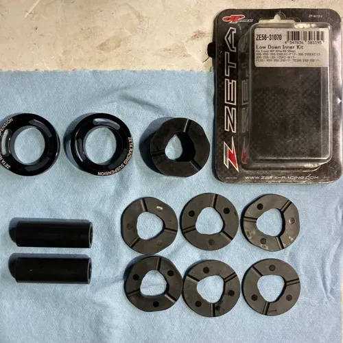 Zeta 30mm & Race Tech 50mm Lowering Kit For WP 48 Xplorer Forks w/Shock