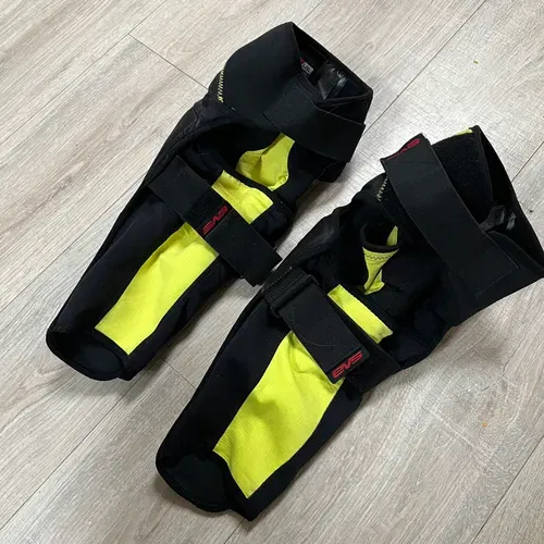 EVS TP199 Knee Guards L/XL