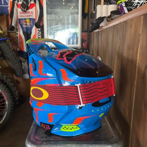 Fox Racing V3 Helmet 