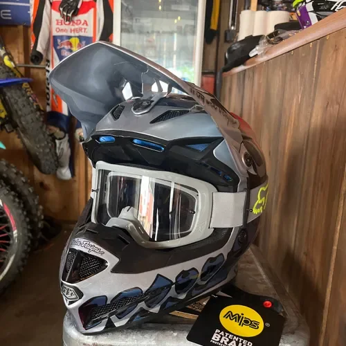 Troy Lee Design Helmet 