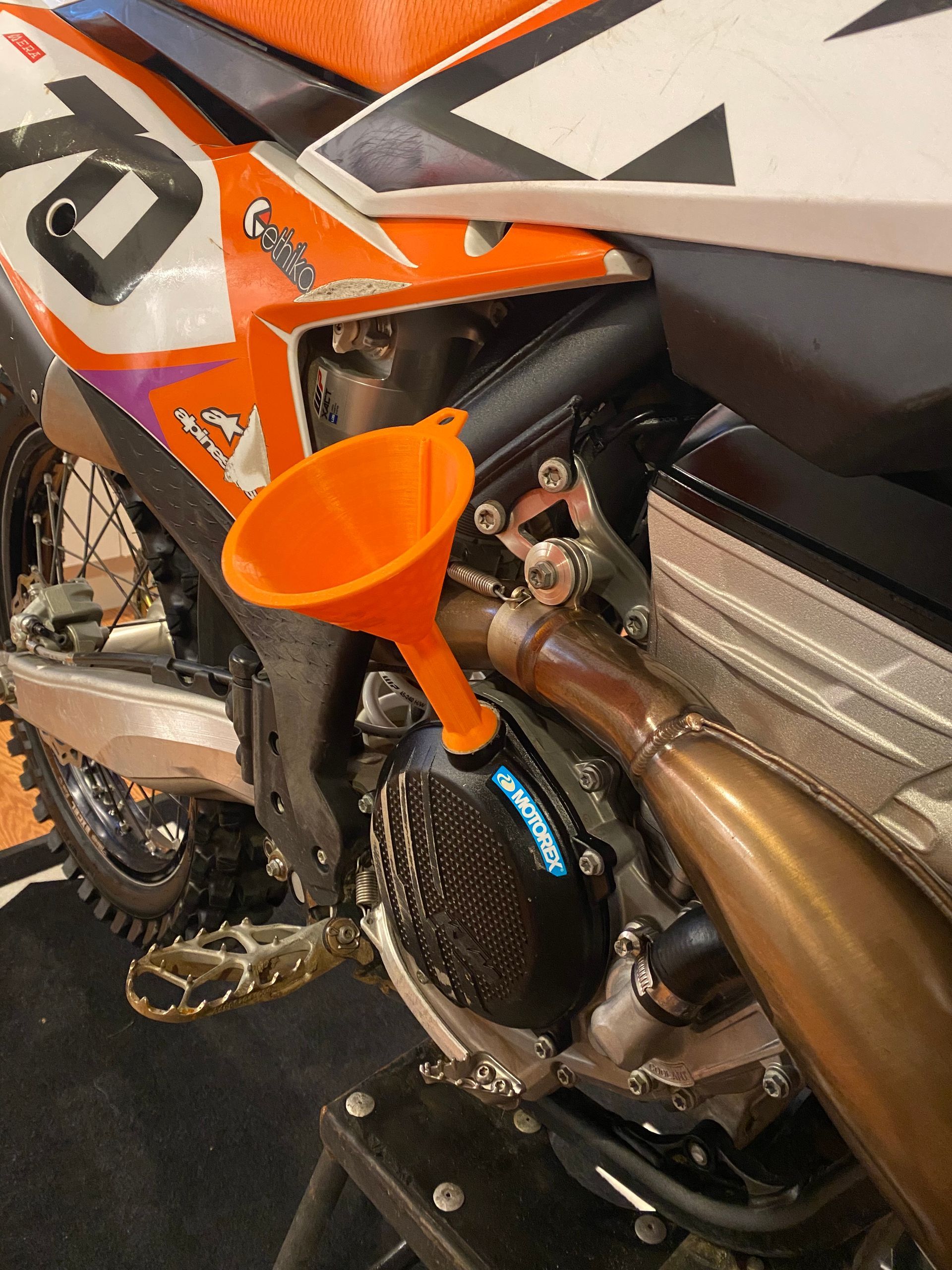 Threaded Oil Fill Funnels