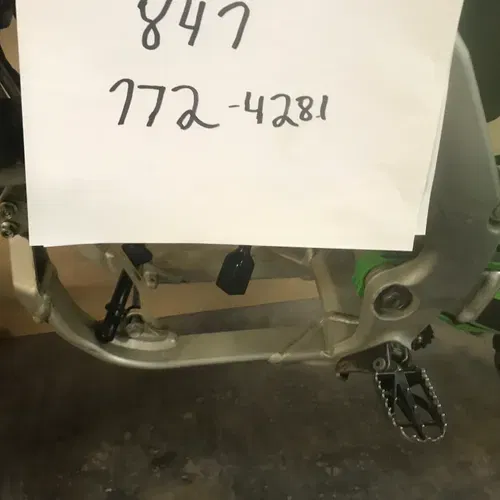 21-24 kx250 main frame wit title 