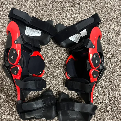 Asterisk Ultra Cell Knee Braces