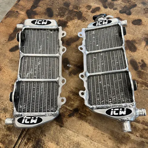YZ 250 OEM Radiators MX Locker
