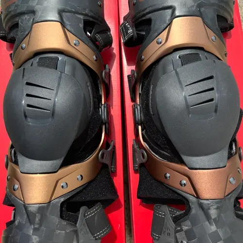 Evs Sport Knee Brace