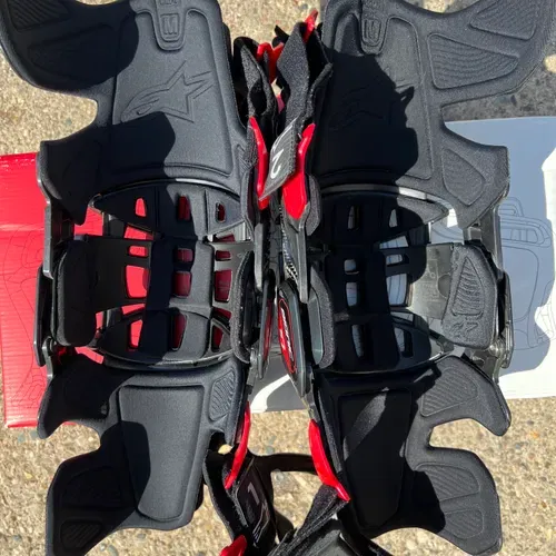 Alpinestars Bionic 10 Carbon Knee Braces Size Medium