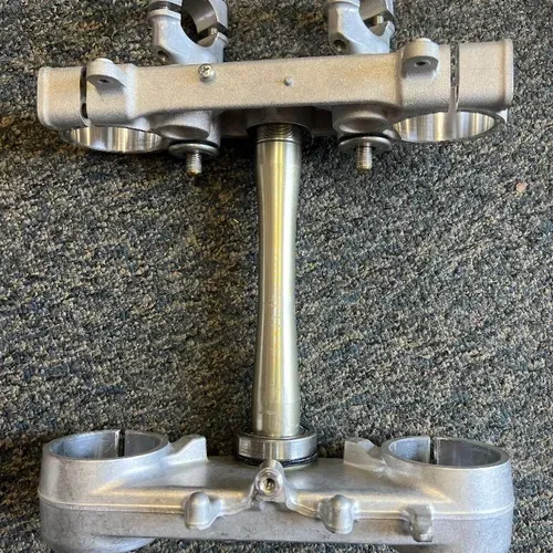 Honda 17-20 CRF450R OEM Triple Clamps w/ Stem & Lower Bearing