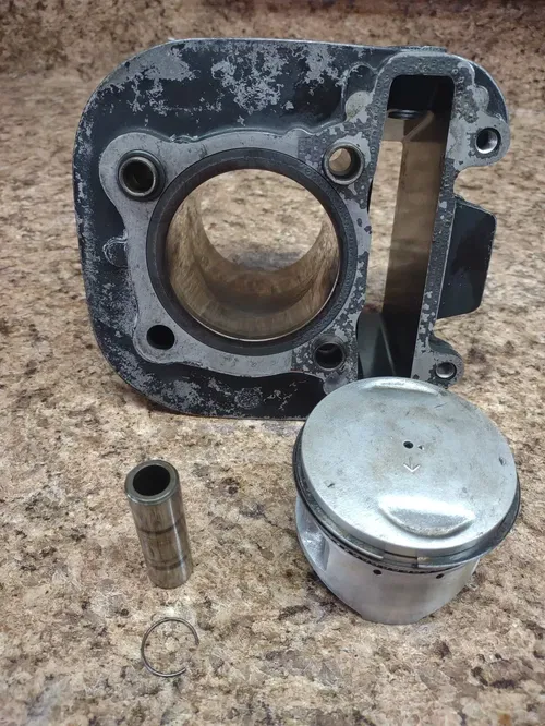 1982 1983 82 83 Yamaha XT200 Engine Motor Cylinder Jug Barrel W Piston xt 200
