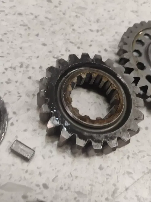1999 YAMAHA YZ400F WR400F WR 400 CRANKSHAFT DRIVE GEAR COUNTERSHAFT Balance