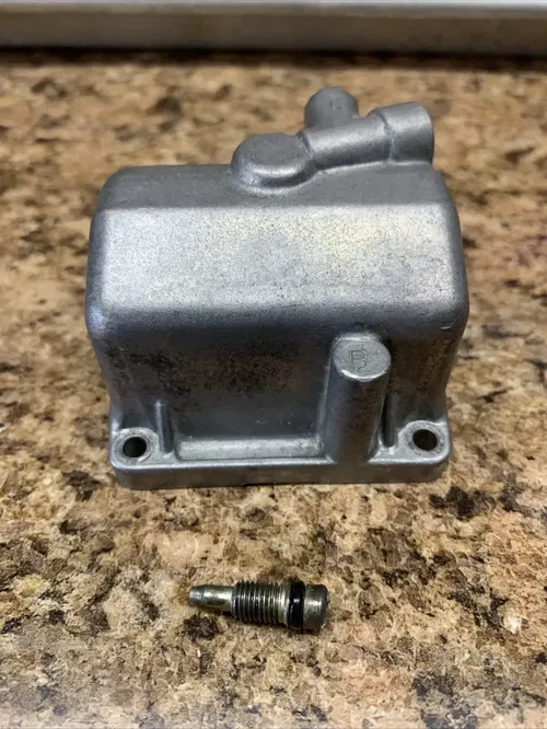 1981 1982 1983 Yamaha XJ550 MAXIM SECA carburetor float bowl Right Side