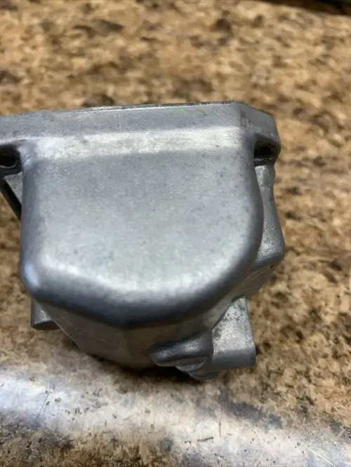 1981 1982 1983 Yamaha XJ550 MAXIM SECA carburetor float bowl Right Side