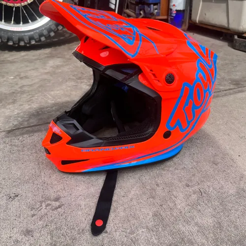Troy Lee Design GP Helmet XL (has Cracked Visor)