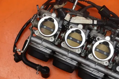 06-07 YAMAHA YZF R6S 03-04 R6 OEM MAIN FUEL INJECTORS / THROTTLE BODIES