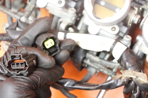 06-07 YAMAHA YZF R6S 03-04 R6 OEM MAIN FUEL INJECTORS / THROTTLE BODIES