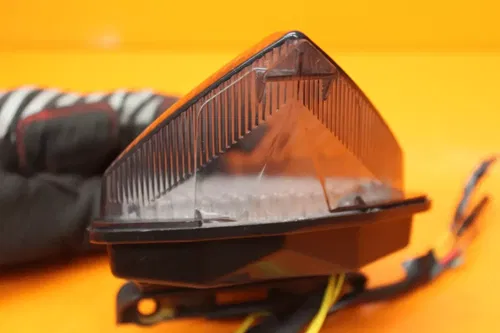 07-08 YAMAHA YZF R1 REAR TAIL TAILLIGHT BACK BRAKE LIGHT