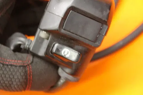 01-05 YAMAHA FZ1 OEM RIGHT CLIP ON HANDLE KILL OFF START SWITCH SWITCHES