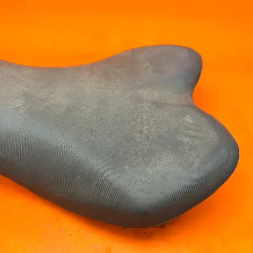 2012-2016 SUZUKI GSXR 1000 OEM FRONT DRIVERS SEAT PAD SADDLE PILLION - GENUINE