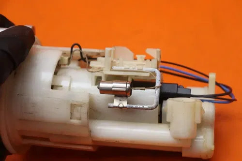 02-06 2006 YAMAHA YZF R1 OEM FUEL PUMP GAS PETROL SENDER UNIT
