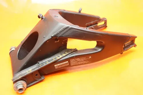 17-20 YAMAHA YZF R6 OEM STRAIGHT REAR SWINGARM BACK SUSPENSION SWING ARM