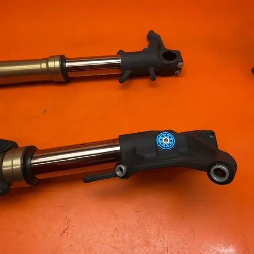 09-11 SUZUKI GSXR 1000 OEM STRAIGHT FRONT FORKS SHOCK SUSPENSION SET *500 MILES*