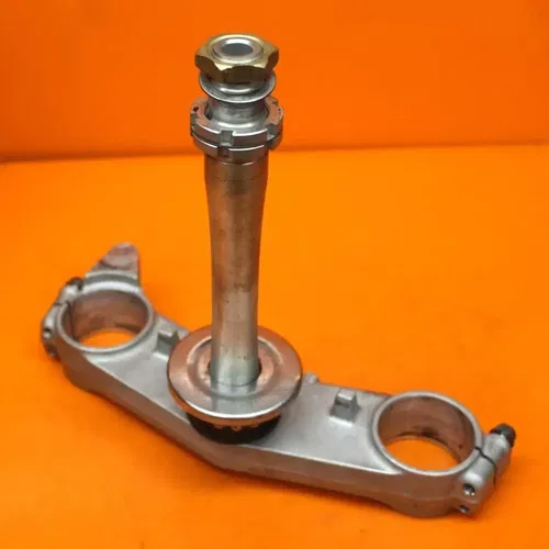 99-07 SUZUKI GSXR1300R BUSA OEM FRONT FORKS CLAMP LOWER TRIPLE TREE STEM
