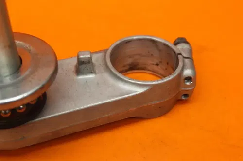 99-07 SUZUKI GSXR1300R BUSA OEM FRONT FORKS CLAMP LOWER TRIPLE TREE STEM
