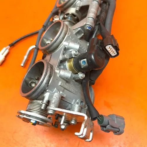 2012-2014 SUZUKI GSXR 1000 OEM MAIN FUEL INJECTORS / THROTTLE BODIES NICE!