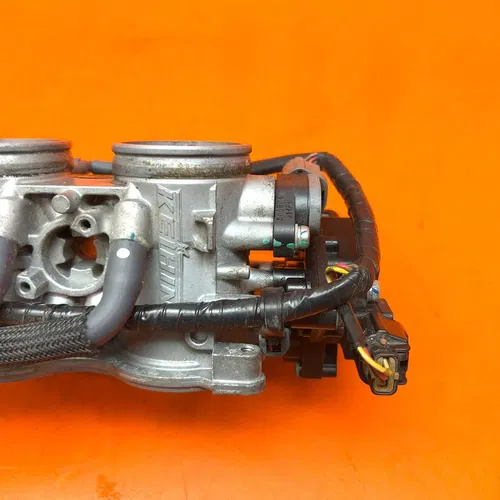 2012-2014 SUZUKI GSXR 1000 OEM MAIN FUEL INJECTORS / THROTTLE BODIES NICE!