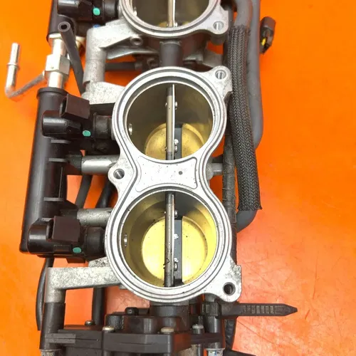2012-2014 SUZUKI GSXR 1000 OEM MAIN FUEL INJECTORS / THROTTLE BODIES NICE!