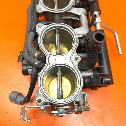 2012-2014 SUZUKI GSXR 1000 OEM MAIN FUEL INJECTORS / THROTTLE BODIES NICE!