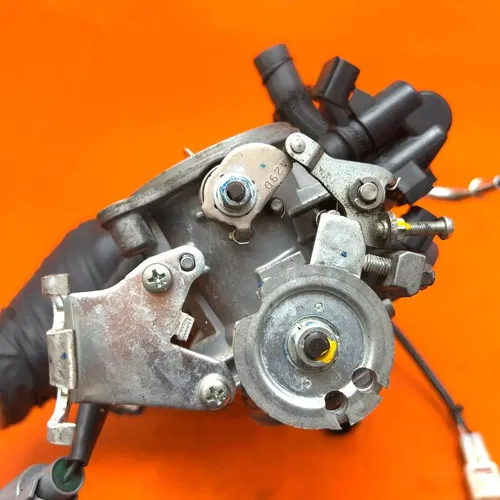 2012-2014 SUZUKI GSXR 1000 OEM MAIN FUEL INJECTORS / THROTTLE BODIES NICE!