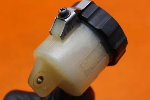 04 05 06 YAMAHA YZF R1 OEM FRONT BRAKE MASTER FLUID RESERVOIR TANK BOTTLE