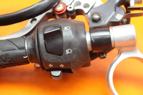 2001 2002 SUZUKI GSXR 1000 OEM LEFT CLIP ON HANDLEBAR W SWITCHES AND CRG LEVER