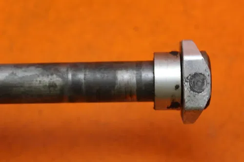 2006 2007 SUZUKI GSXR 600 750 OEM STRAIGHT REAR AXLE BACK WHEEL RIM PIVOT BOLT