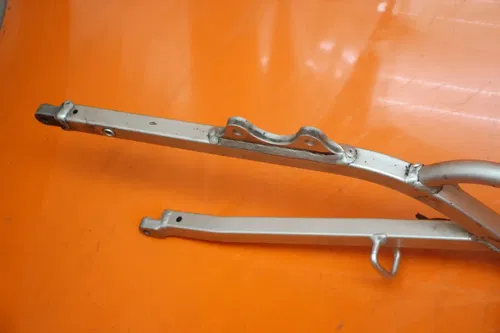 2001 2002 SUZUKI GSXR 1000 OEM STRAIGHT REAR SUBFRAME BACK SUB FRAME